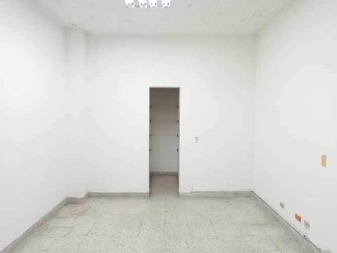 Local en arriendo en Estacion Villa, Medellín, 300 m² · foto 12 de 19