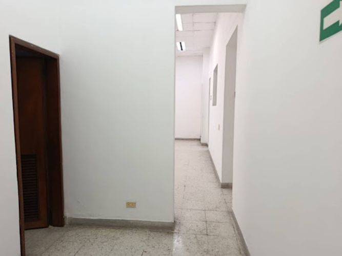 Local en arriendo en Estacion Villa, Medellín, 300 m² · foto 18 de 19