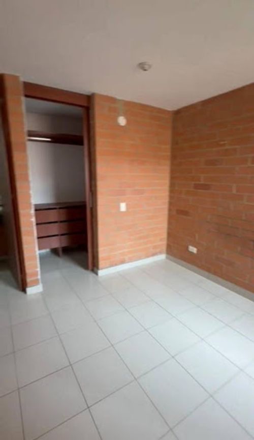 Apartamento de 3 alcobas en arriendo en Cr. La Finca Sm 9, Madrid, 57 m² · foto 4 de 8