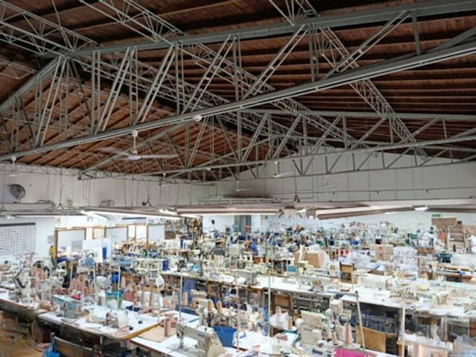 Bodega en arriendo en Laureles, Medellín, 480 m² · foto 2 de 8