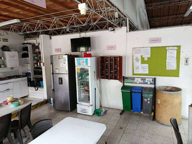 Bodega en arriendo en Laureles, Medellín, 480 m² · foto 6 de 8