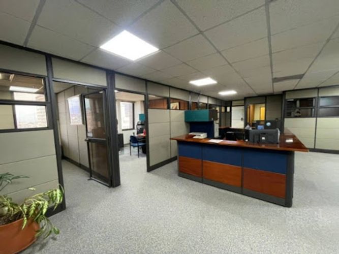 Oficina en arriendo en El Chagualo, Medellín, 350 m² · foto 2 de 19