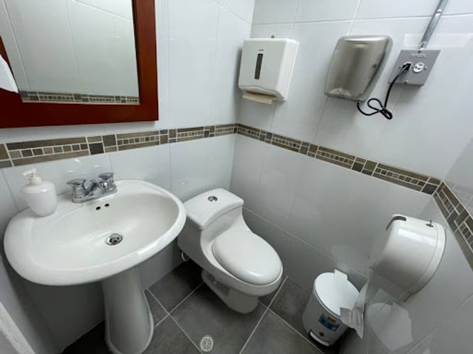Oficina en arriendo en El Chagualo, Medellín, 350 m² · foto 18 de 19