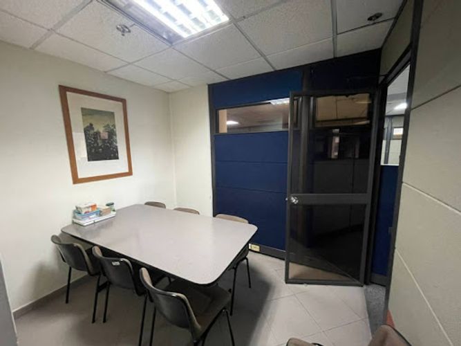 Oficina en arriendo en El Chagualo, Medellín, 200 m² · foto 3 de 9