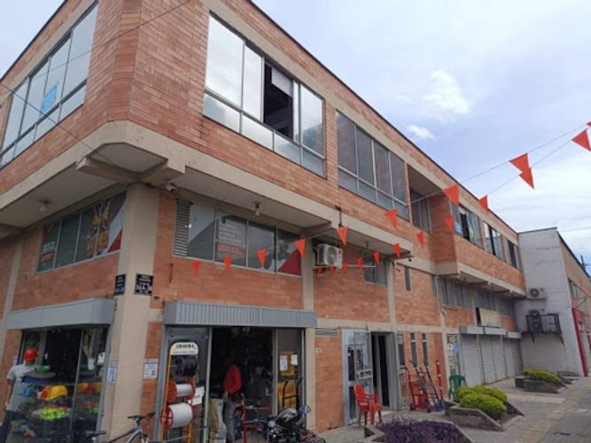 Local en arriendo en El Chagualo, Medellín, 330 m² · foto 2 de 23
