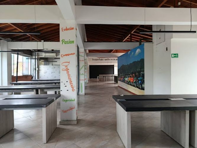 Local en arriendo en El Chagualo, Medellín, 330 m² · foto 3 de 23