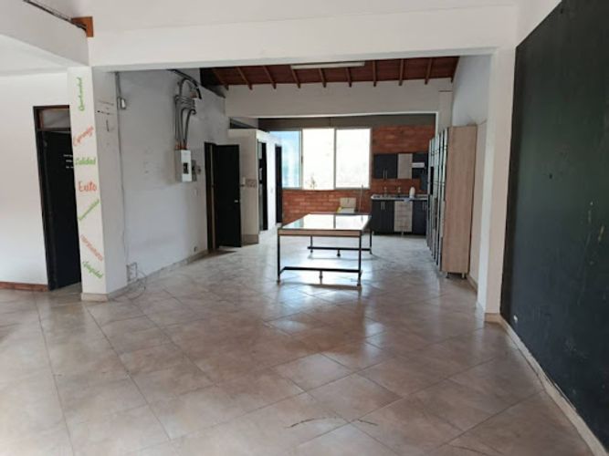 Local en arriendo en El Chagualo, Medellín, 330 m² · foto 6 de 23