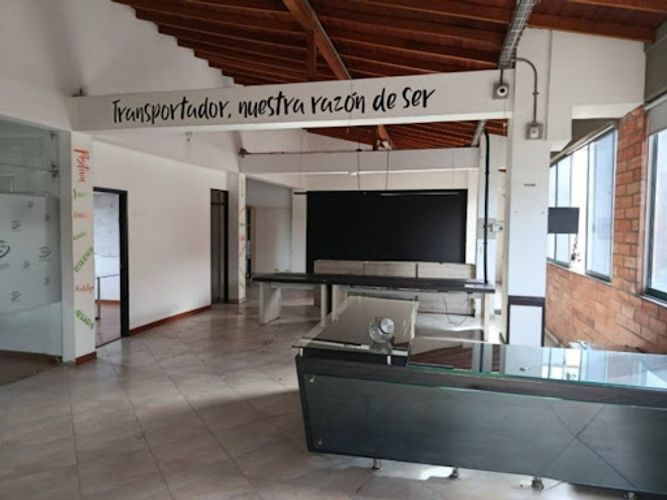 Local en arriendo en El Chagualo, Medellín, 330 m² · foto 10 de 23