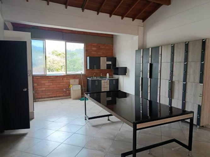 Local en arriendo en El Chagualo, Medellín, 330 m² · foto 12 de 23