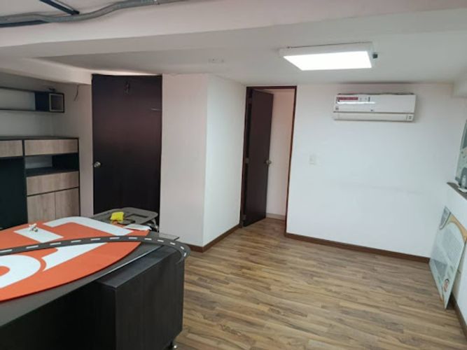 Local en arriendo en El Chagualo, Medellín, 330 m² · foto 20 de 23