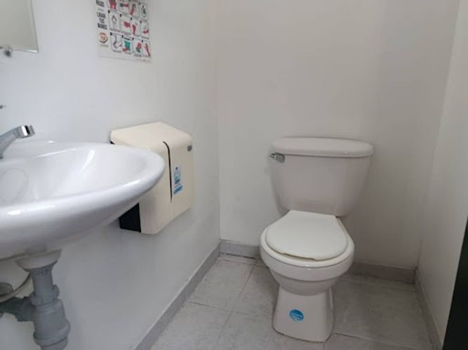 Local en arriendo en El Chagualo, Medellín, 330 m² · foto 21 de 23