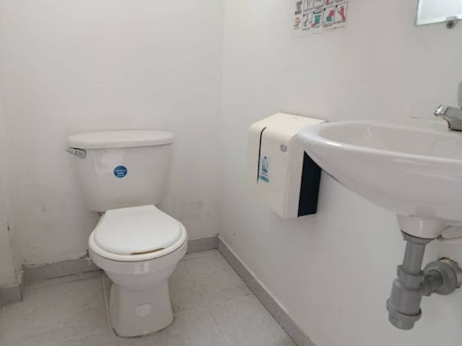 Local en arriendo en El Chagualo, Medellín, 330 m² · foto 22 de 23