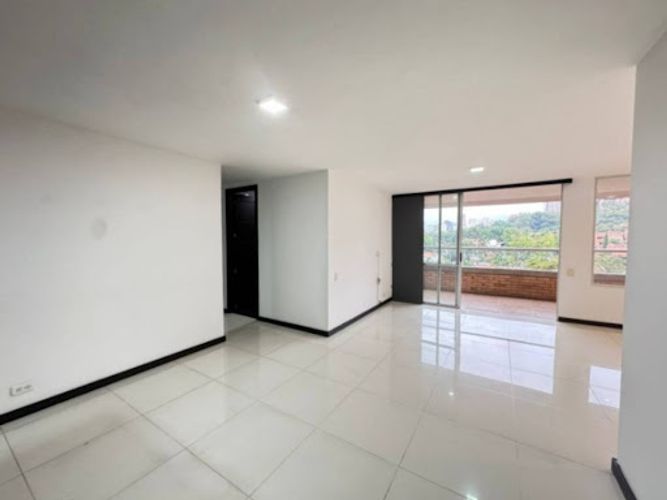 Apartamento de 2 alcobas en arriendo en Loma Benedictinos, Medellín, 100 m² · foto 2 de 21