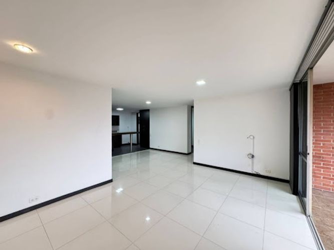 Apartamento de 2 alcobas en arriendo en Loma Benedictinos, Medellín, 100 m² · foto 3 de 21