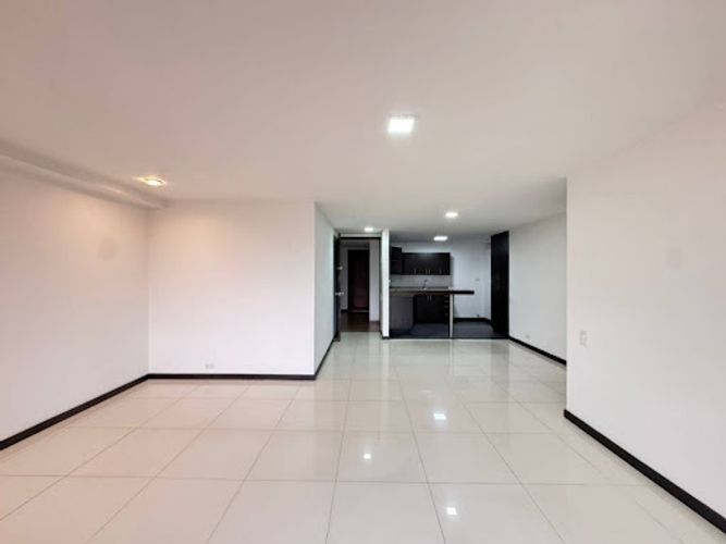 Apartamento de 2 alcobas en arriendo en Loma Benedictinos, Medellín, 100 m² · foto 4 de 21