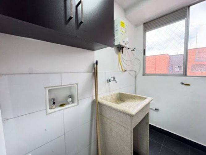 Apartamento de 2 alcobas en arriendo en Loma Benedictinos, Medellín, 100 m² · foto 8 de 21