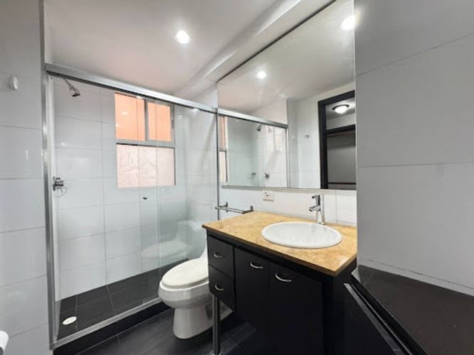 Apartamento de 2 alcobas en arriendo en Loma Benedictinos, Medellín, 100 m² · foto 12 de 21