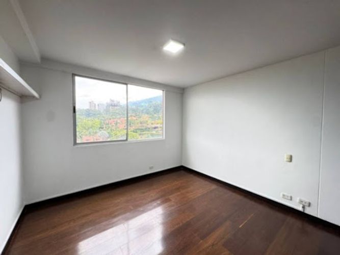 Apartamento de 2 alcobas en arriendo en Loma Benedictinos, Medellín, 100 m² · foto 13 de 21