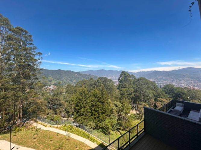 Apartamento de 2 alcobas en venta en Loma Del Escobero, Envigado, 74 m² · foto 3 de 23