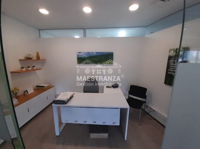 Oficina en venta en Villa Carlota, Medellín, 555 m² · foto 2 de 19
