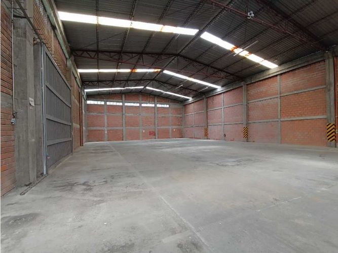 Bodega en arriendo en Los Nogales, Manizales, 1000 m² · foto 3 de 11