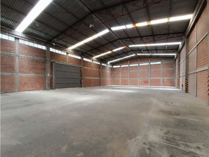 Bodega en arriendo en Los Nogales, Manizales, 1000 m² · foto 4 de 11
