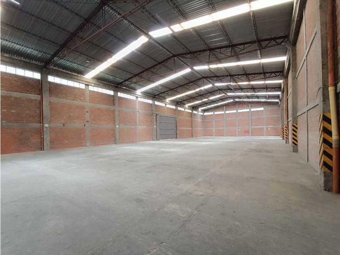 Bodega en arriendo en Los Nogales, Manizales, 1000 m² · foto 8 de 11
