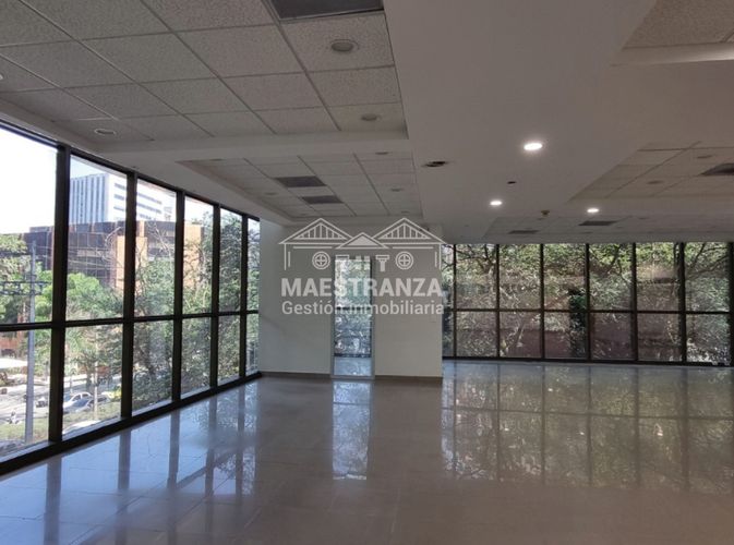 Oficina en venta en Alejandría, Medellín, 418 m² · foto 2 de 14