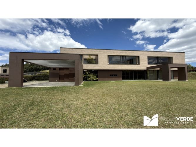 Casa de 3 alcobas en venta en Las Palmas, Envigado, 433 m² · foto 2 de 24