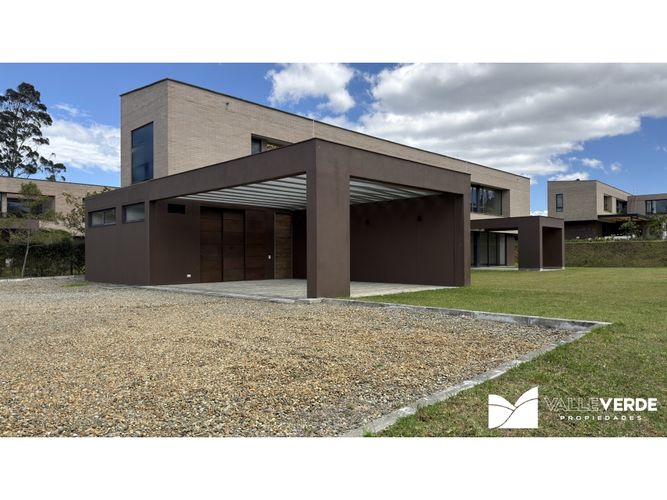 Casa de 3 alcobas en venta en Las Palmas, Envigado, 433 m² · foto 3 de 24