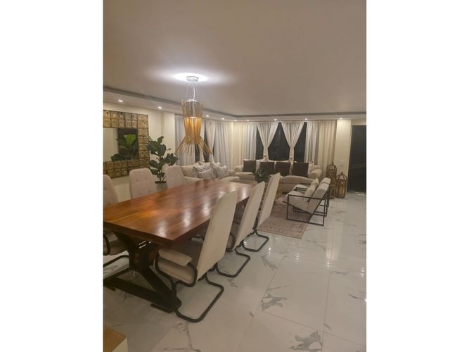 Casa de 4 alcobas en venta en Llano Grande, Rionegro, 320 m² · foto 2 de 12