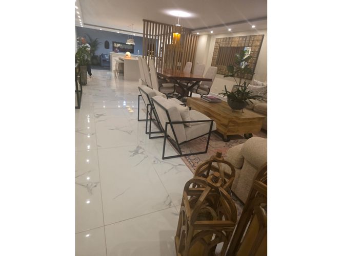 Casa de 4 alcobas en venta en Llano Grande, Rionegro, 320 m² · foto 3 de 12
