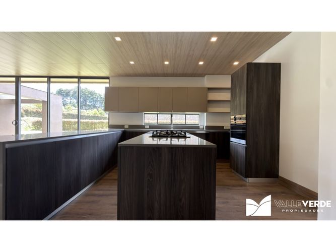 Casa de 3 alcobas en venta en Las Palmas, Envigado, 433 m² · foto 7 de 24
