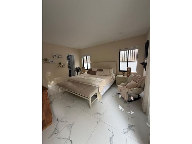 Casa de 4 alcobas en venta en Llano Grande, Rionegro, 320 m² · foto 5 de 12