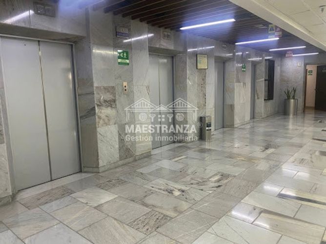 Oficina en venta en La Candelaria, Medellín, 279 m² · foto 19 de 20