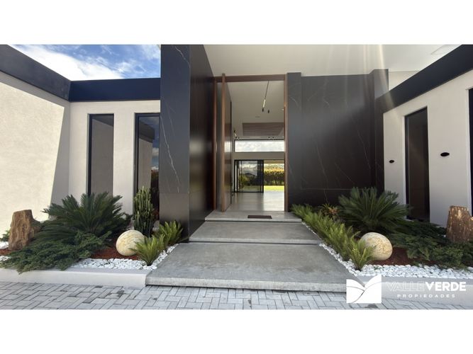 Casa de 3 alcobas en venta en Llano Grande, Rionegro, 690 m² · foto 3 de 24