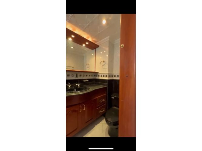 Apartamento de 2 alcobas en arriendo en Loma De Los Bernal, Medellín, 110 m² · foto 2 de 17