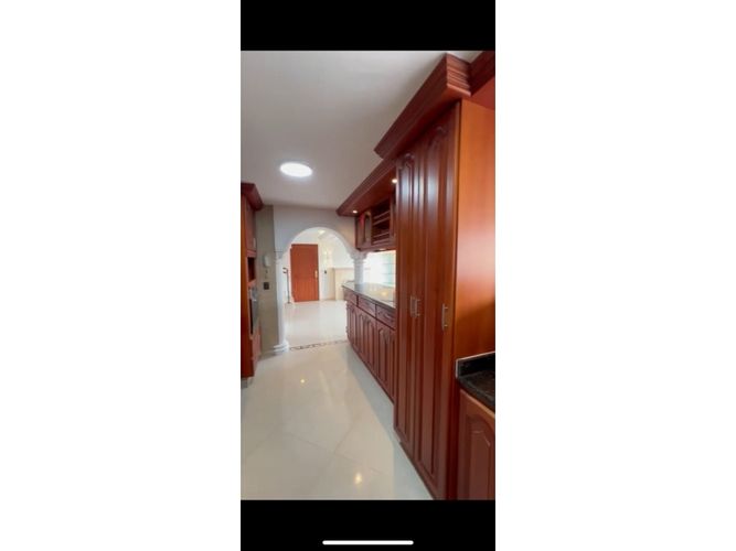 Apartamento de 2 alcobas en arriendo en Loma De Los Bernal, Medellín, 110 m² · foto 3 de 17
