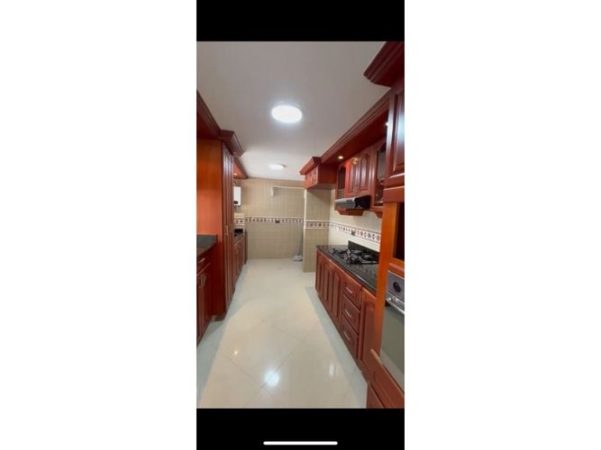 Apartamento de 2 alcobas en arriendo en Loma De Los Bernal, Medellín, 110 m² · foto 4 de 17