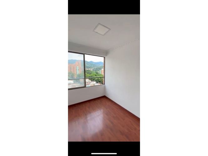Apartamento de 2 alcobas en arriendo en Loma De Los Bernal, Medellín, 110 m² · foto 9 de 17