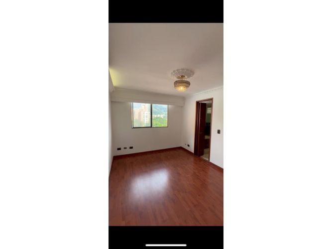 Apartamento de 2 alcobas en arriendo en Loma De Los Bernal, Medellín, 110 m² · foto 13 de 17