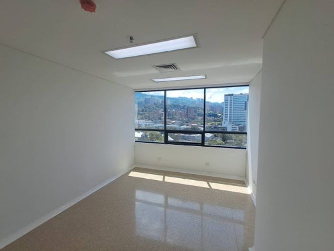 Consultorio en arriendo en Los Naranjos, Envigado, 30 m² · foto 2 de 9