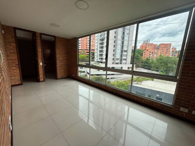 Oficina en arriendo en Loma De San Julian, Medellín, 22 m² · foto 2 de 5