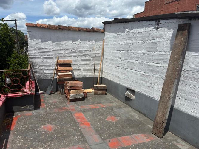 Casa de 8 alcobas en venta en Manrique Central, Medellín, 400 m² · foto 5 de 13