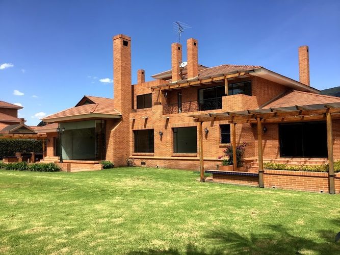 Casa de 4 alcobas en venta en San Simón, Bogotá, 550 m² · foto 2 de 24
