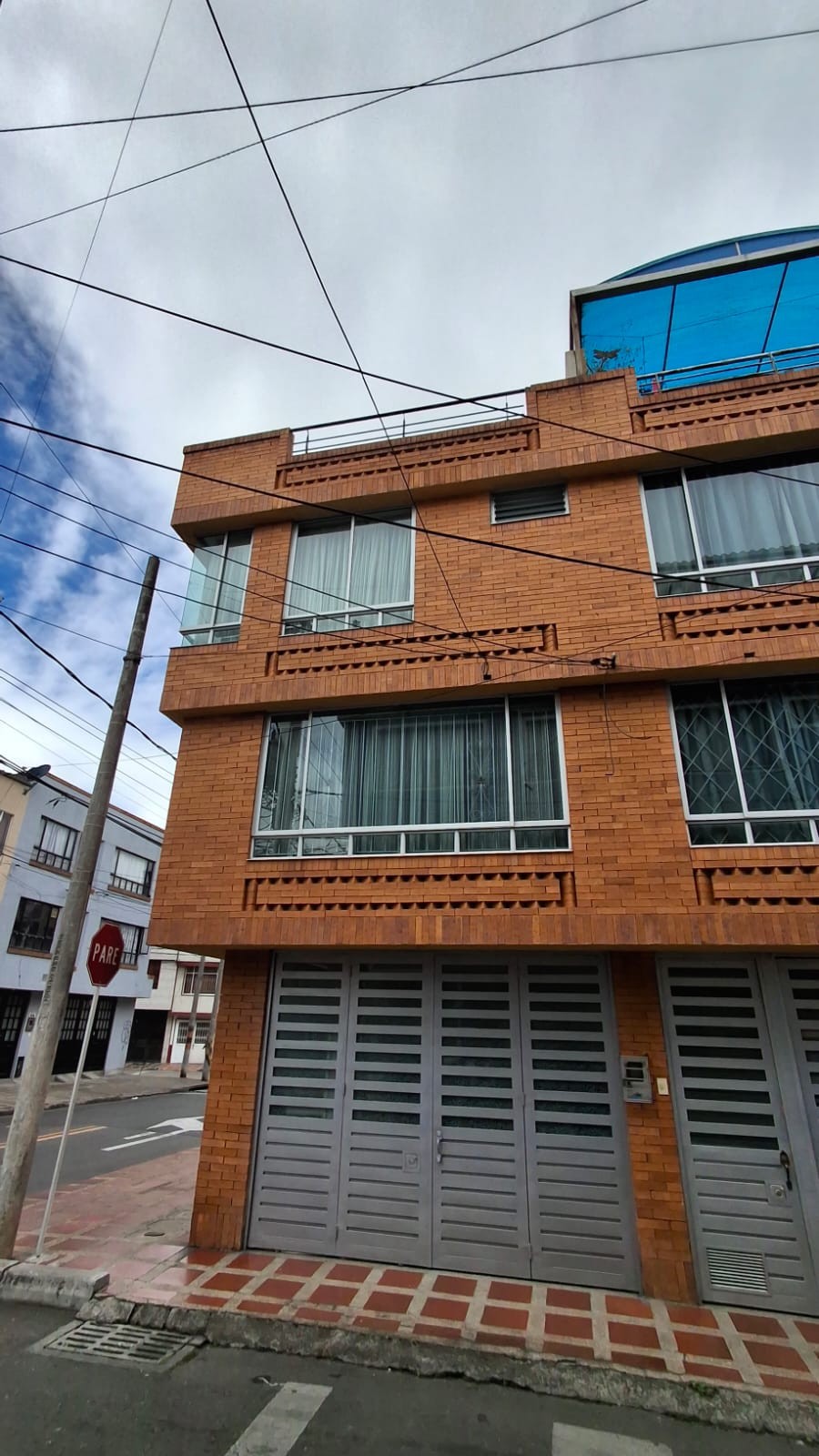 Casa en venta en Engativá, Bogotá · foto 2 de 23