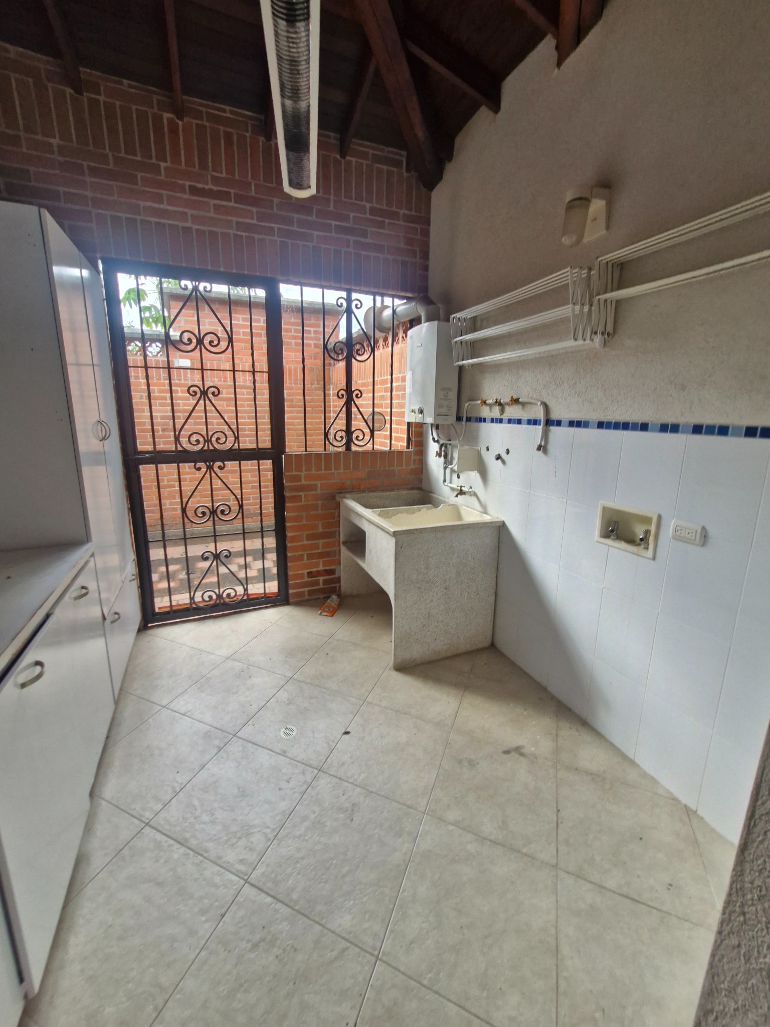Casa en venta en Tribunas Corcega, Pereira · foto 2 de 24