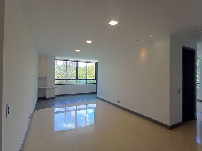 Apartamento de 2 alcobas en arriendo en Laureles, Medellín, 80 m² · foto 2 de 15