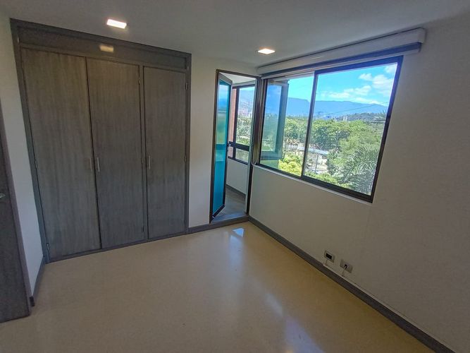 Apartamento de 2 alcobas en arriendo en Laureles, Medellín, 80 m² · foto 9 de 15