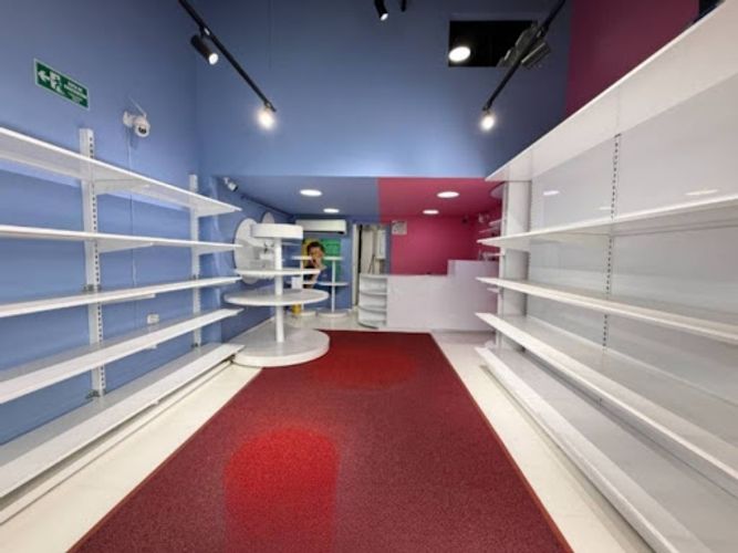 Local en venta en Los Colores, Medellín, 28 m² · foto 2 de 5